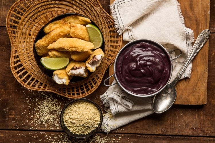 Prato típico do Maranhão: Juçara com peixe frito